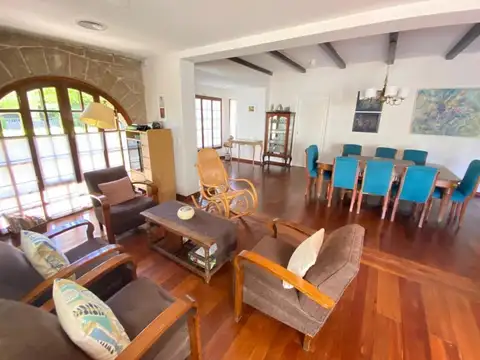 Casa en Alquiler Temporal con 2 cocheras