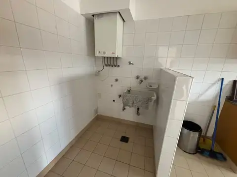 Departamento con dos dormitorios, balcon y cochera en alquiler