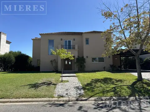Casa en Alquiler en Villanueva, USD 3.050