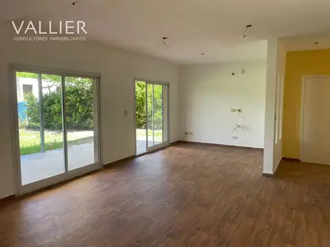 Casa 4 ambientes con 2 baños