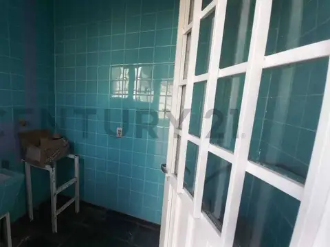 Casa en Alquiler con 3 cocheras