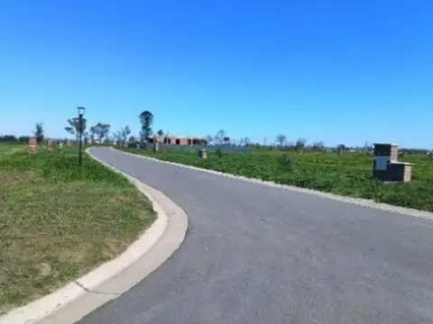 Rbs. Excelente Lote En Barrio Village Plaza. Bella