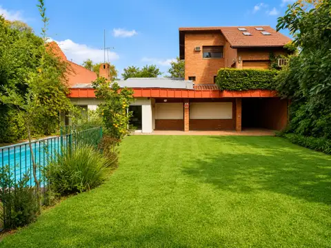 Casa en Venta con 2 cocheras