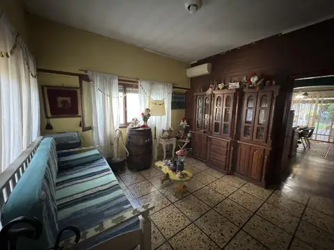 Casa 5 ambientes con 2 baños