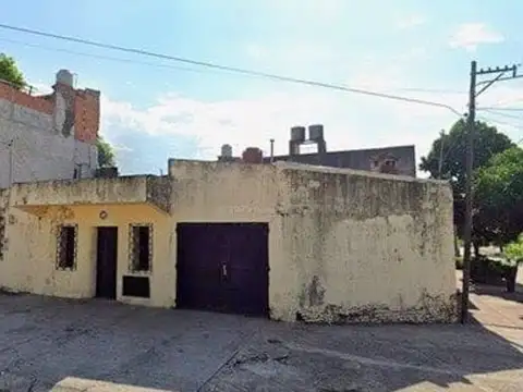 VENTA CASA 2 DORM. CON COCHERA - ZONA Pqe. 9 JULIO