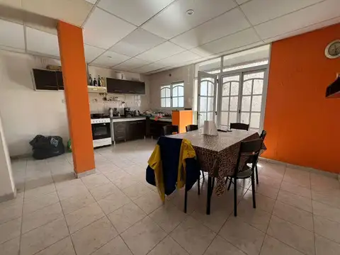 Casa 6 ambientes con 1 baño