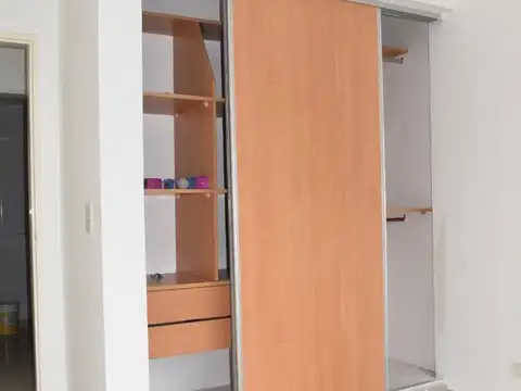 Departamento en alquiler con cochera en "Torres Moreno"