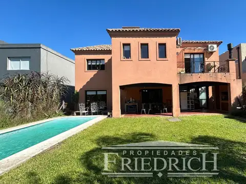 Casa en Venta con 3 cocheras