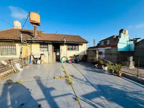 GALPON EN VENTA BERNAL CON DEPARTAMENTOS