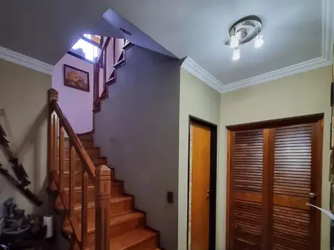 Casa en Venta con 3 cocheras