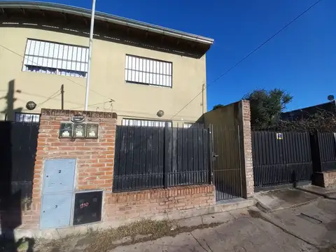 Departamento tipo duplex, 2 dormitorios y patio