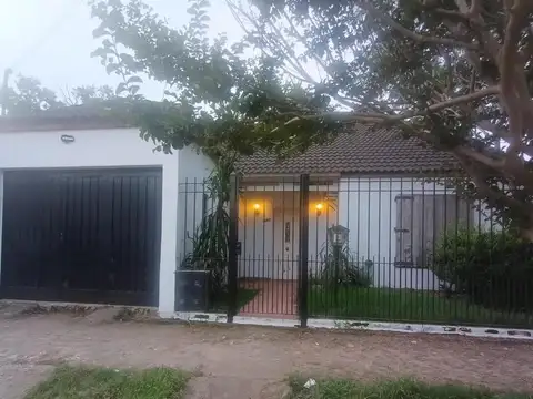 Casa En Venta 4 Ambientes Paso Del Rey 1800