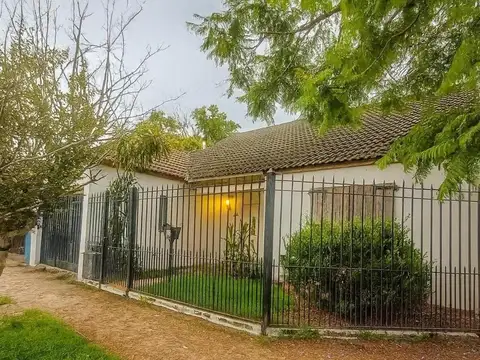 CASA EN VENTA  4 AMBIENTES PASO DEL REY