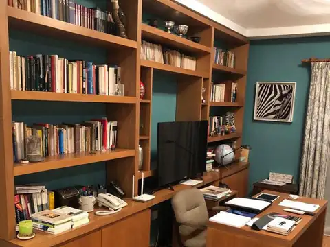 Casa 10 ambientes con 4 baños