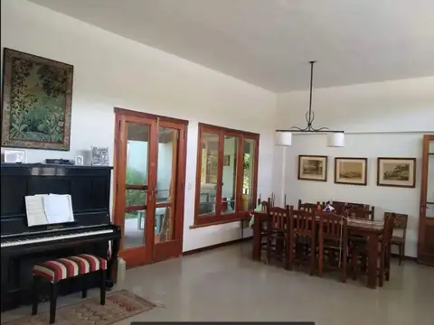 Casa en Venta con 4 cocheras