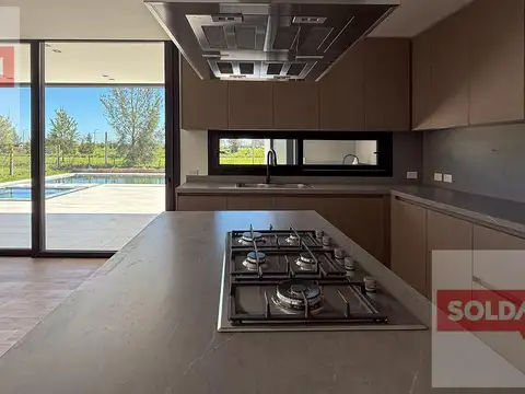 Casa 5 ambientes con 5 baños