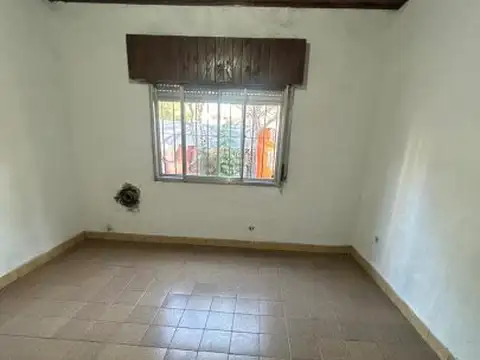 Casa 4 ambientes con 1 baño