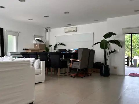 Casa 6 ambientes con 3 baños