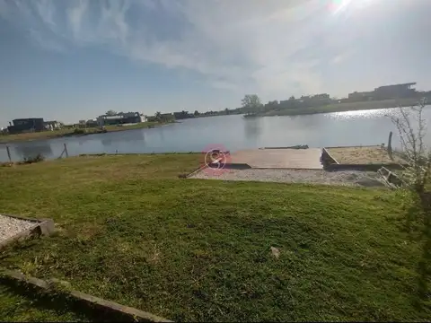 Casa 6 ambientes con 2 baños