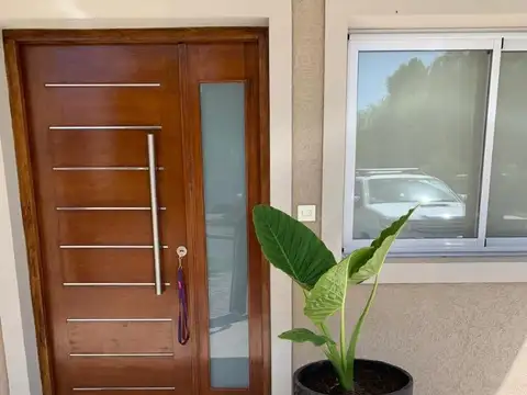 Casa en Venta con 5 cocheras