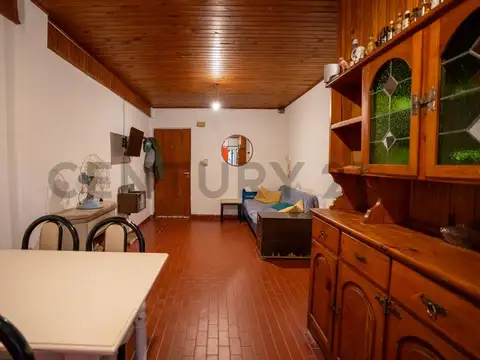 Departamento de 2 dormitorios y cochera en  venta en Gonnet | Calle 30 esq. 500 | Apto Banco