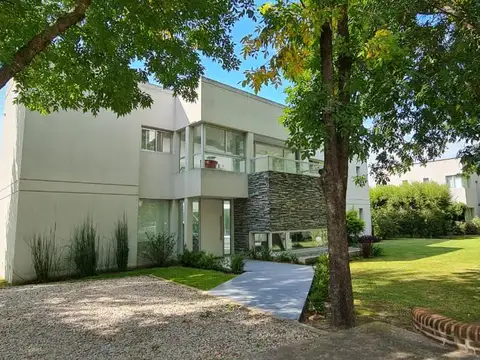 467 e/ 142 y 148 5000