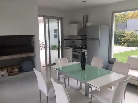 Casa en Venta en City Bell [Cod: 1164-489]