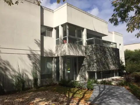 Casa en Venta en City Bell [Cod: 1164-489]