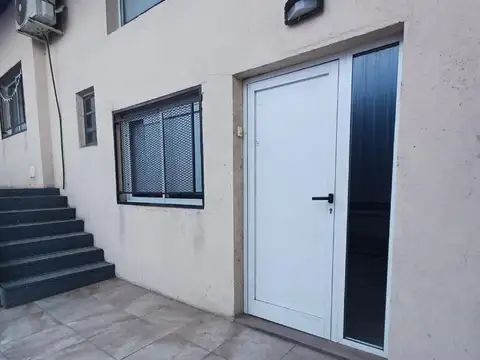 DEPARTAMENTO DE 2 AMB. EXCELENTE ESTADO-1PISO POR ESCALERA