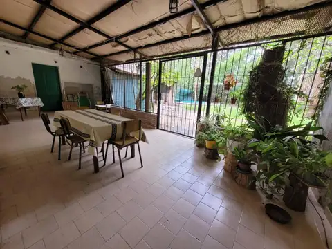 Casa 8 ambientes con 1 baño