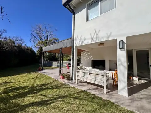 Casa en Venta 7 Ambientes en Mayling Club De Campo