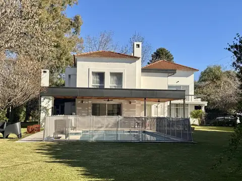 Casa 7 ambientes con 5 baños