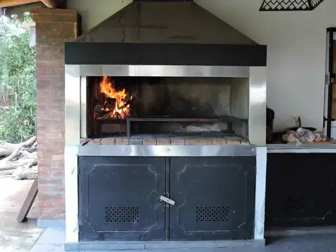 Casa en Venta con 3 cocheras