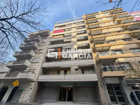 VENTA SEMIPISO 2 AMBIENTES FRENTE BALCÓN COCHERA CUBIERTA