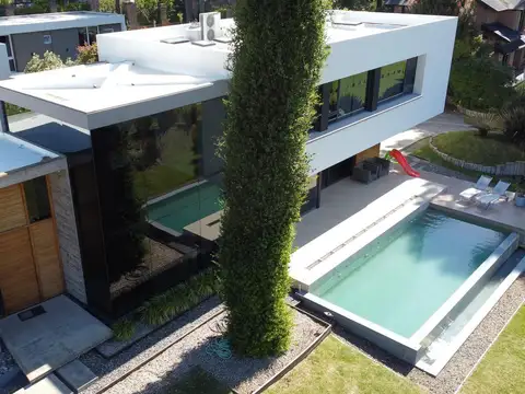 Casa en venta ( exquisito diseño de construcción)