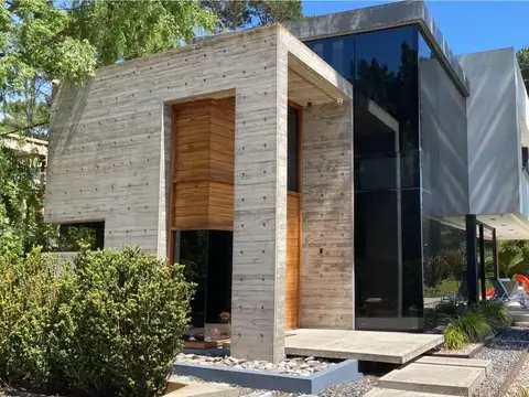 Casa 6 ambientes con 3 baños