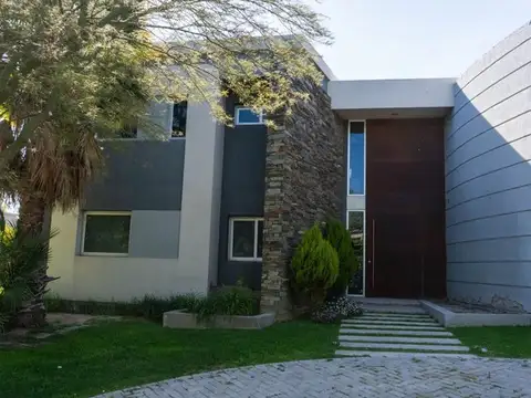 Elpidio González 2700