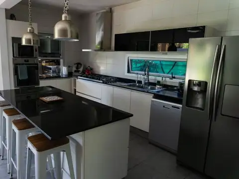 Casa  de categoría en venta en Barrio Los Teros