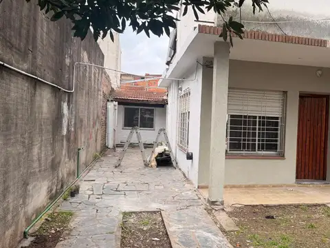 Apto Crédito Hipotecario , Casa 2 Dormitorios , Cochera Patio Parrilla  Jardín.