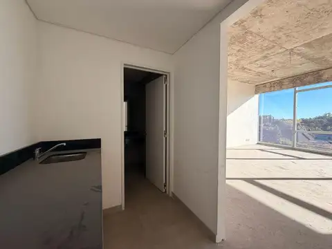 Oficina en ALQUILER en prestigioso edificio de categoría en la mejor ubicación de Pilar