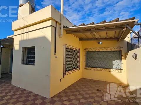 Casa 2 ambientes con 1 baño