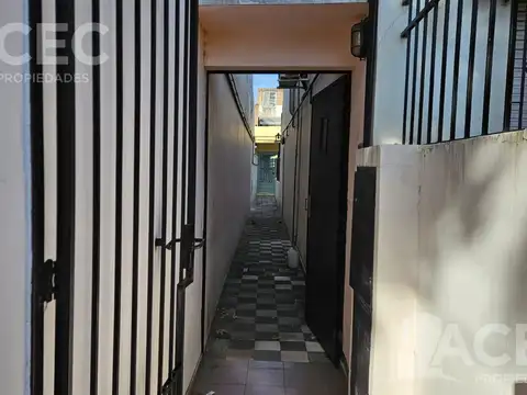 Venta -Casa interna única de pasillo - Barrio Matheu