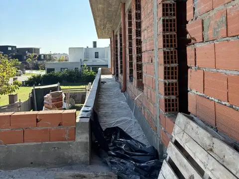 Casa 5 ambientes con 3 baños