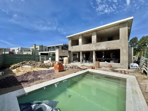 VENTA CASA 5 AMBIENTES   DEPENDENCIA PREMIUM - BARRIO LOS CARPINCHOS, NORDELTA