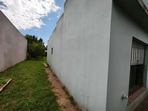 CASA EN VENTA EN LAS FLORES
