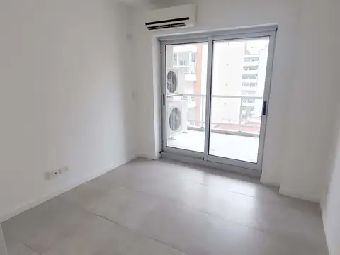 Depto de 2 amb con amplio balcón en 7mo piso con parrilla y amenities