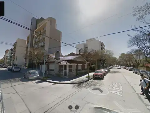 Venta chalet en esquina Zona Guemes