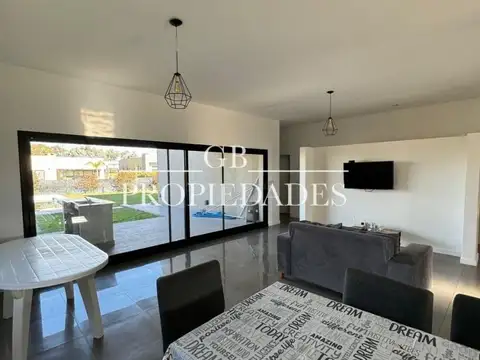 Casa 4 ambientes con 3 baños