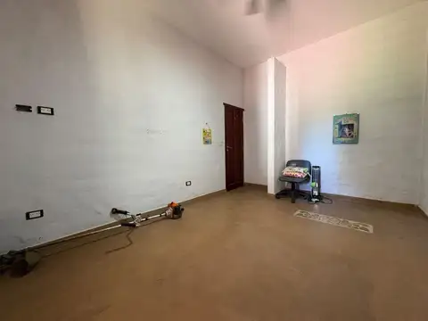 VENTA CASA 4 AMB C/1300M2 Y PILETA- ALEJANDRO KORN