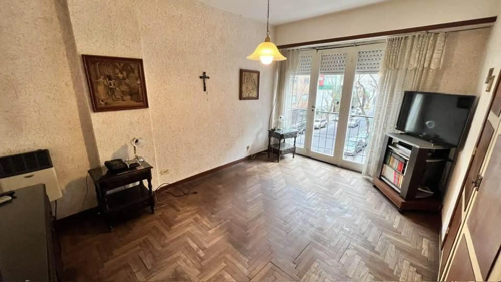 Departamento 3 ambientes a la calle con balcon